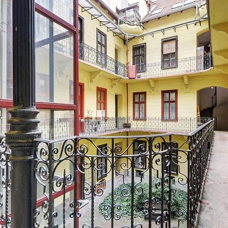 Free Garage Parking, Ac And Bikes In The Downtown Apartment Budapest Bagian luar foto