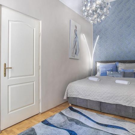 Free Garage Parking, Ac And Bikes In The Downtown Apartment Budapest Bagian luar foto