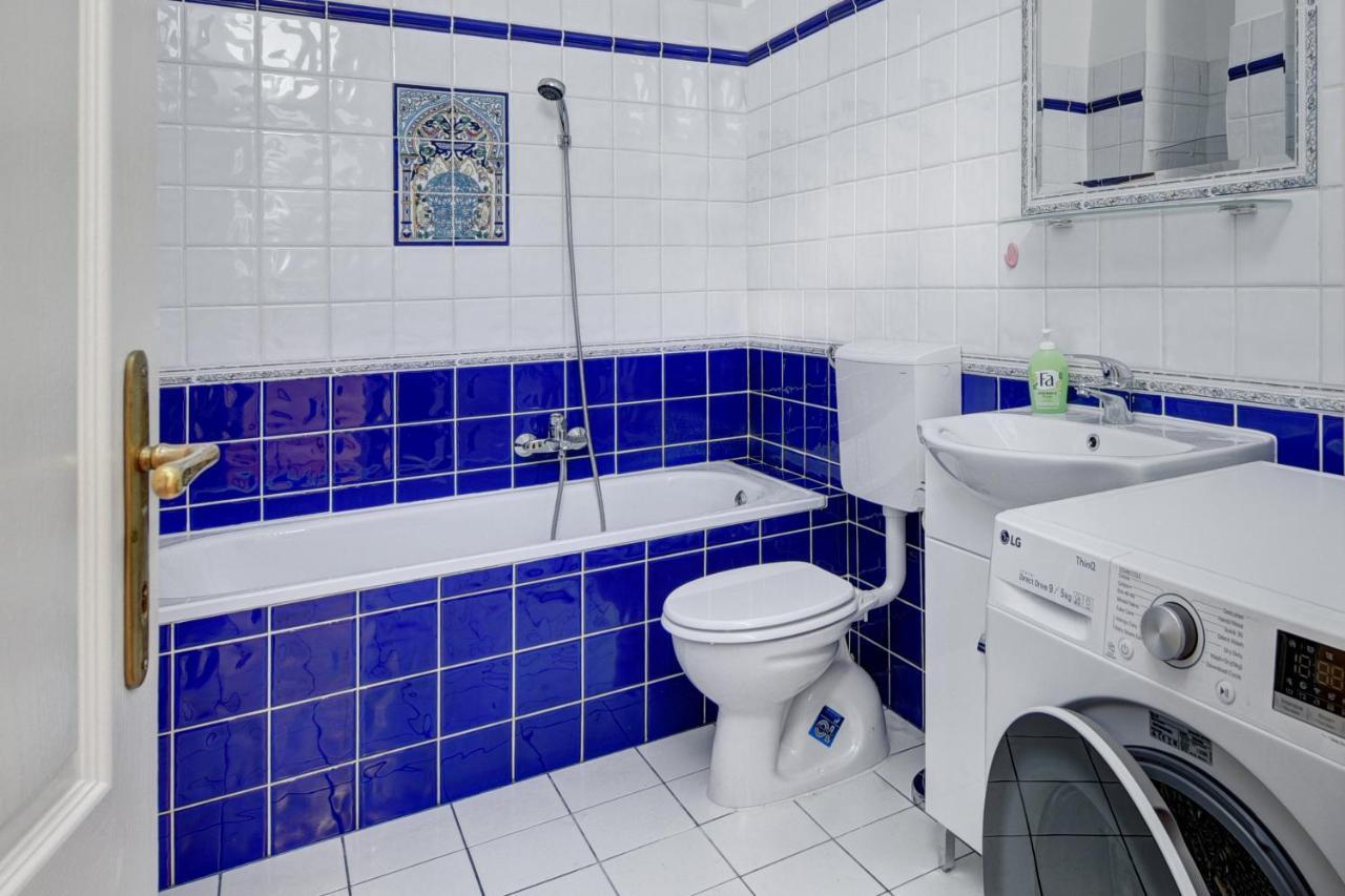 Free Garage Parking, Ac And Bikes In The Downtown Apartment Budapest Bagian luar foto