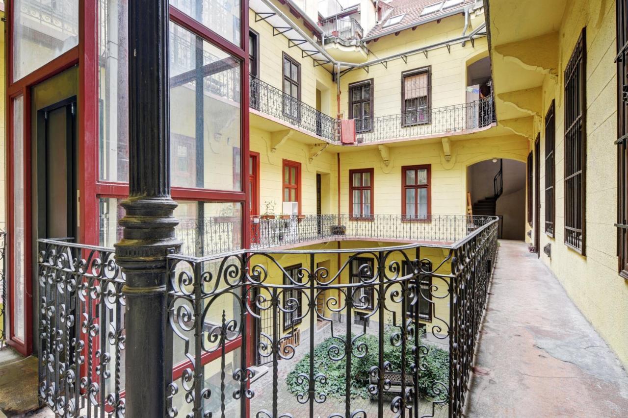 Free Garage Parking, Ac And Bikes In The Downtown Apartment Budapest Bagian luar foto