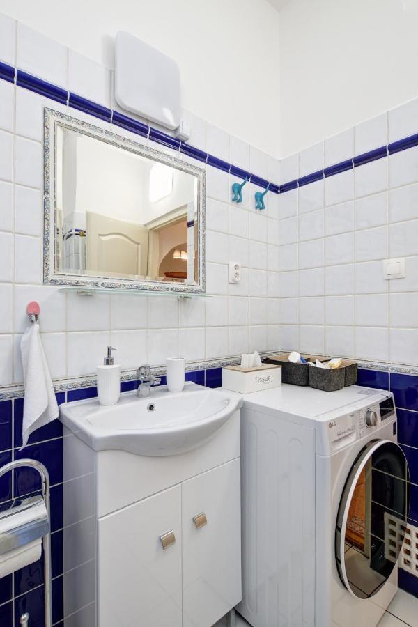 Free Garage Parking, Ac And Bikes In The Downtown Apartment Budapest Bagian luar foto